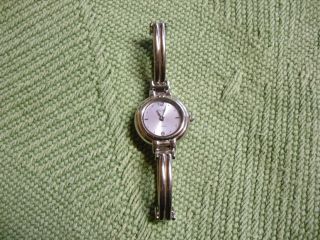 Vintage Avia Quartz Stainless Steel Silver Tone Womens Bracelet Watch Dainty