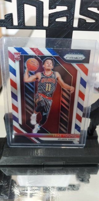2018 - 19 Panini Prizm Rookie Trae Young Rc Red White Blue Prizm Hawks Rookie
