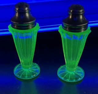 Pair Vntg Jeannette Green Depression Glass Sierra Pinwheel Salt & Pepper Shakers 2