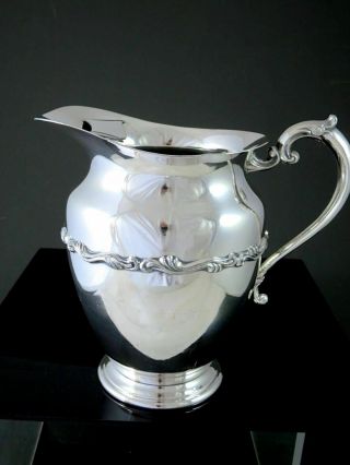 Vintage Wm.  A.  Rogers Royal Mounted Silverplaye Water Pitcher Ice Lip