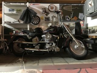 Harley Davidson 1998 Fatboy Motorcycle And Garage Diorama Made By Franklin