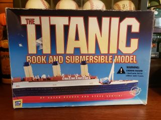 The TITANIC BOOK AND SUBMERSIBLE MODEL By Susan Hughes & Steve Santini NO BOOK 2