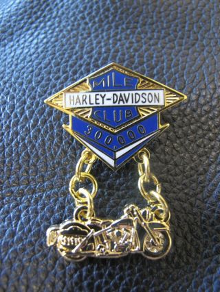 Harley Davidson 300,  000 Mile Club Pin Badge Motorcycle Vintage Retro Award