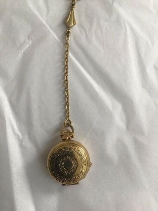 Vintage 1928 Gold Tone Chain And Locket,  Holds 4 Pictures 3