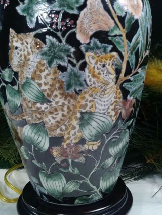 Republic Chinese Famille Rose Verte Spotted Leopards Cheetah Vase Table Lamp
