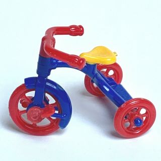 VINTAGE RENWAL DOLLHOUSE MINIATURE TRICYCLE 7 PLASTIC MADE IN USA 2
