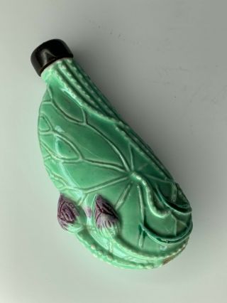 Chinese Qing Period Porcelain Antique Snuff Bottle In Lotus Shape