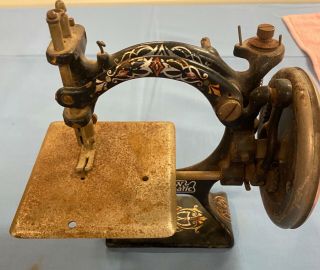 Antique F&w Automatic Hand Crank Toy Sewing Machine Decorated Estate Find 8”