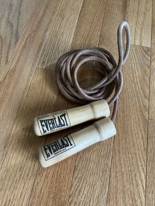 Vintage Exc.  Everlast Boxing Leather Jump Rope Wood Handles 9.  5 Feet Model 4497