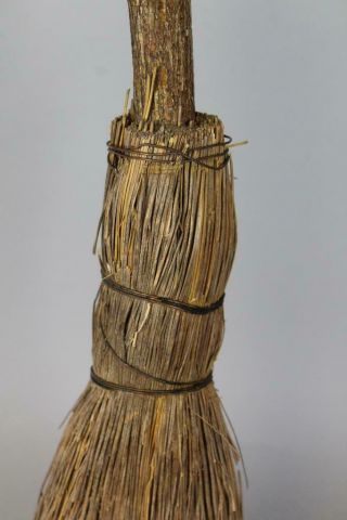 A RARE 19TH C HEARTH CORN HUSK BROOM WITH HAND CARVED LONG HANDLE 3