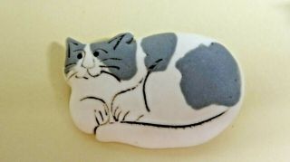 Vintage Kitty Cat Pin Brooch Signed Jh Hand Painted Pottery - Ceramic Gray & Cream