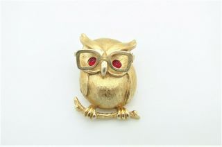 Vtg Sarah Coventry Gold Tone Owl Brooch W/red Eyes And Moveable Glasses