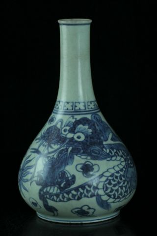 Aug120f Korean White Blue Porcelain Bottle Dragon Cloud Vase Jar