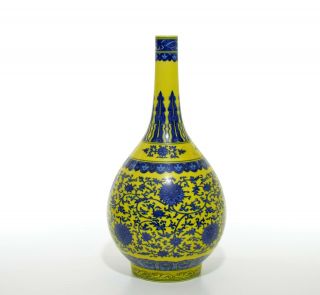 A Chinese Yellow Enamel Porcelain Vase 2