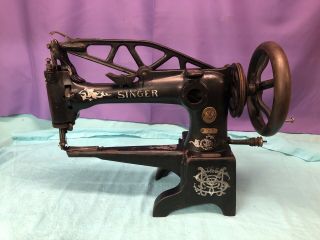 Antique Singer 29 - 4 Commercial Industrial Sewing Machine Head - Read