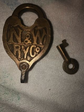 Vintage 1951 N&w Ry Co Norfolk Western Brass Heart Shaped Train Lock With Key