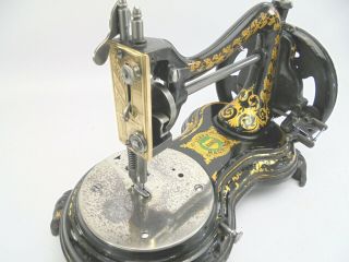 Antique Jones ' Serpentine ' Hand Sewing Machine w/ Carry Case 3