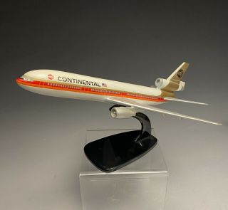 Vintage Air - Jet Advance Model Continental Airlines Dc - 10 Airplane Model