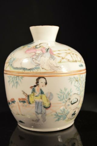 Fine small Chinese porcelain Famille Rose jar with cover,  Republic Period 2