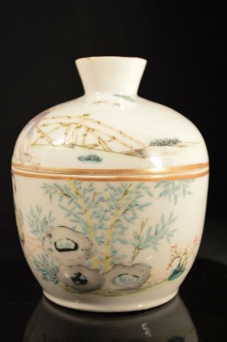 Fine small Chinese porcelain Famille Rose jar with cover,  Republic Period 3