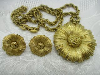 Vintage Estate Jewelry Monet Gold Tone Flower Necklace Matching Clip Earrings