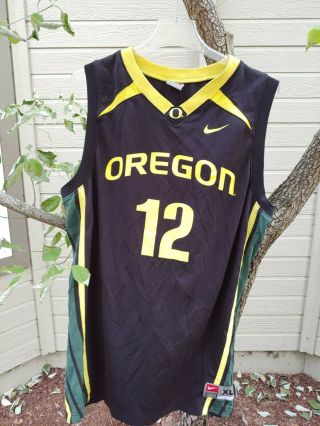 Vintage Nike Team Oregon Ducks Basketball Jersey 12.  Men 