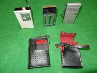 Zenith Model R26y,  Juliette Solid State 8,  General Electric Pocket Radios Vintage