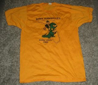 Vintage 1983 Iowa Hawkeyes Football Gator Bowl Herky The Hawk T - Shirt Size L