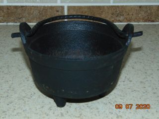 Vintage Small Heavy Cast Iron Footed Smudge Fcauldron Pot W/handle