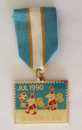 Danmark Denmark Santas Helpers Toy Maker 1990 Pin Badge Rare Vintage (n22)