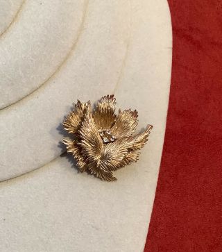 Fabulous Vintage Crown Trifari Gold Tone Flower Brooch / Pin W Clear Rhinestones