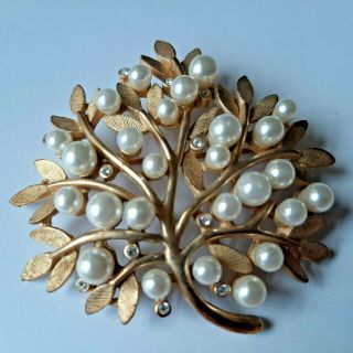 Vintage Costume Jewellery - Striking Faux Pearl Vintage Brooch / Pin