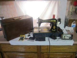Antique Singer 15 Heavy Duty Sewing Machine With Attachments And Case