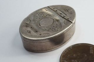 LOVELY LITTLE ANTIQUE GEORGE III ENGLISH STERLING SILVER SNUFF / PATCH BOX c1794 2