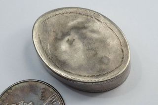 LOVELY LITTLE ANTIQUE GEORGE III ENGLISH STERLING SILVER SNUFF / PATCH BOX c1794 3