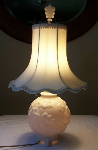 Rare Antique Aladdin Alacite Oak Leaf Milk Glass Table Boudoir Lamp Opalescent