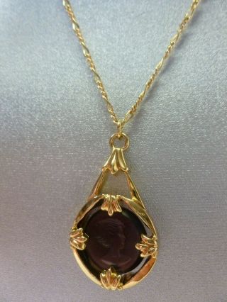 Vintage Avon Gold Tone Purple Glass Cameo Pendant Necklace