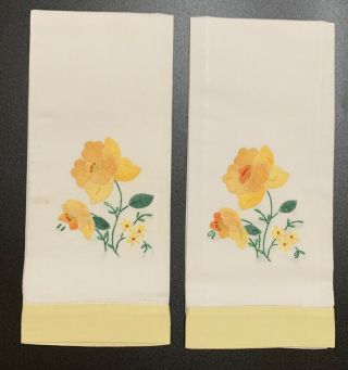 Set Of 2 Tea Towels With Applique Embroidered Yellow Flowers Vintage