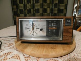 Ge General Electric Model 7 - 4550d Vintage Am/fm Alarm Clock Radio