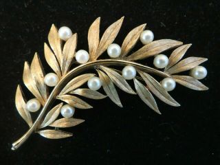 Large Vintage Trifari Brushed Gold Pearl Leaf Design Brooch Pin