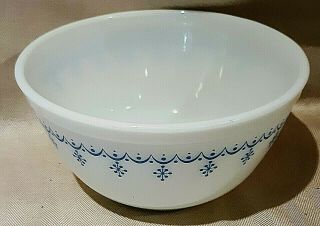 Vintage Pyrex Snowflake Blue Garland 1 - 1/2 Qt.  402 Bowl