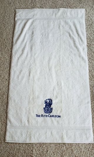 Vintage Ritz - Carlton Large White Embroidered Bath Towel Blue Lion
