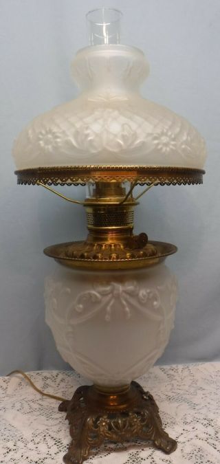 Antique Gwtw Embossed Frosted Satin Glass Table Oil Lamp Elecrified