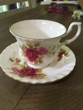 Vintage Royal Albert Bone China England Teacup & Saucer Lt/dk Pink Roses