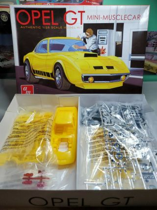 1/25 Amt Opel Gt Art Series Some Factory Bags