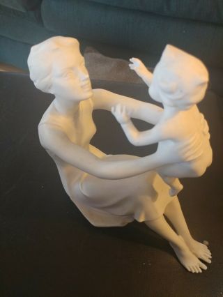 Vintage Kaiser Germany Bachmann White Porcelain Mother With Child Figurine 398