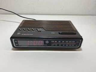 Vintage Ge Digital Alarm Clock Radio Am Fm 7 - 4612b Wood Grain And