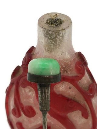 Chinese Glass Overlay Snuff Bottle Red on Snowflake Glass With Scoop 2