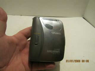 Vtg Sony Walkman Portable Cassette Player Am/fm Auto Rev Wm - Fx323