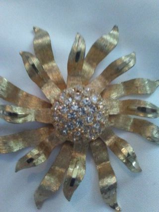 Vintage Bsk Gold Tone And Rhinestone Flower Pin